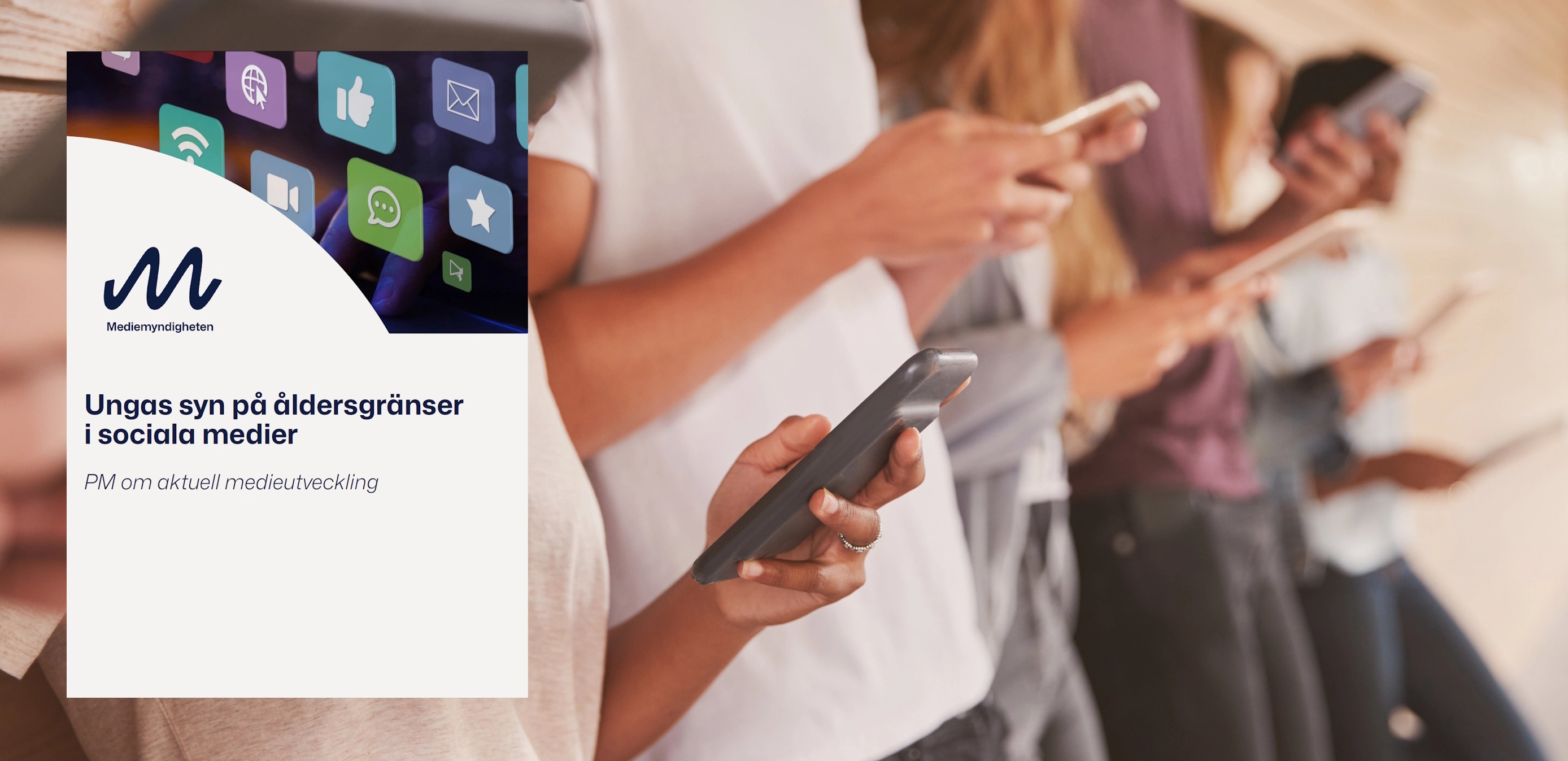 Ungdomar tittar på mobiler