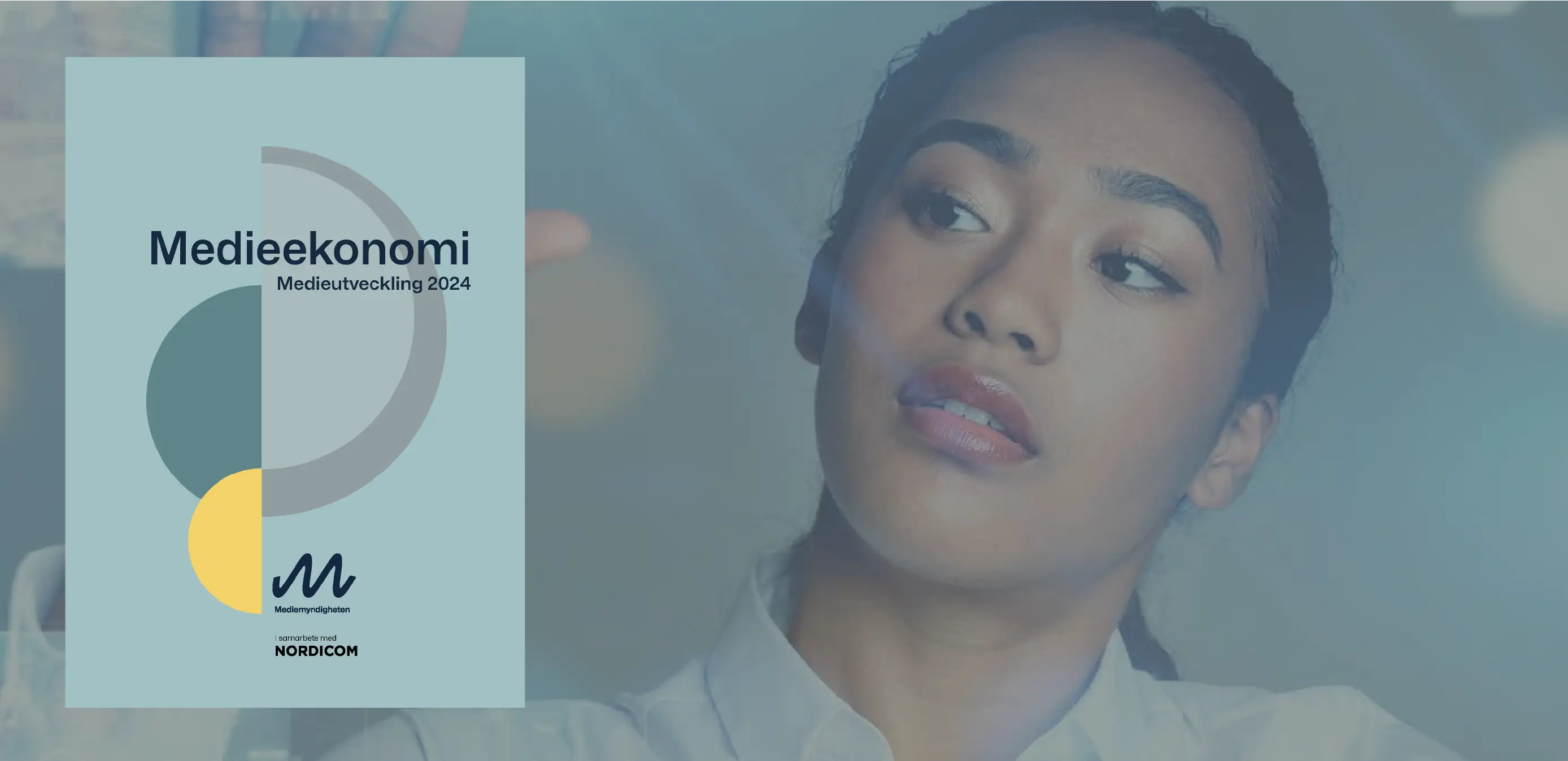 Person tittar uppåt; rapporten medieekonomi 2024 från syns bredvid.